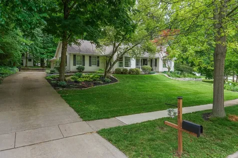 1701 Sweetbriar Drive Bloomington IL 61701