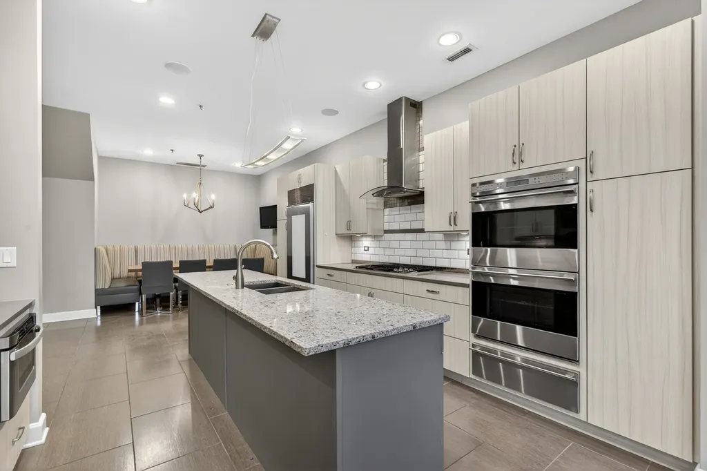 187 North Westshore Drive Chicago IL 60601