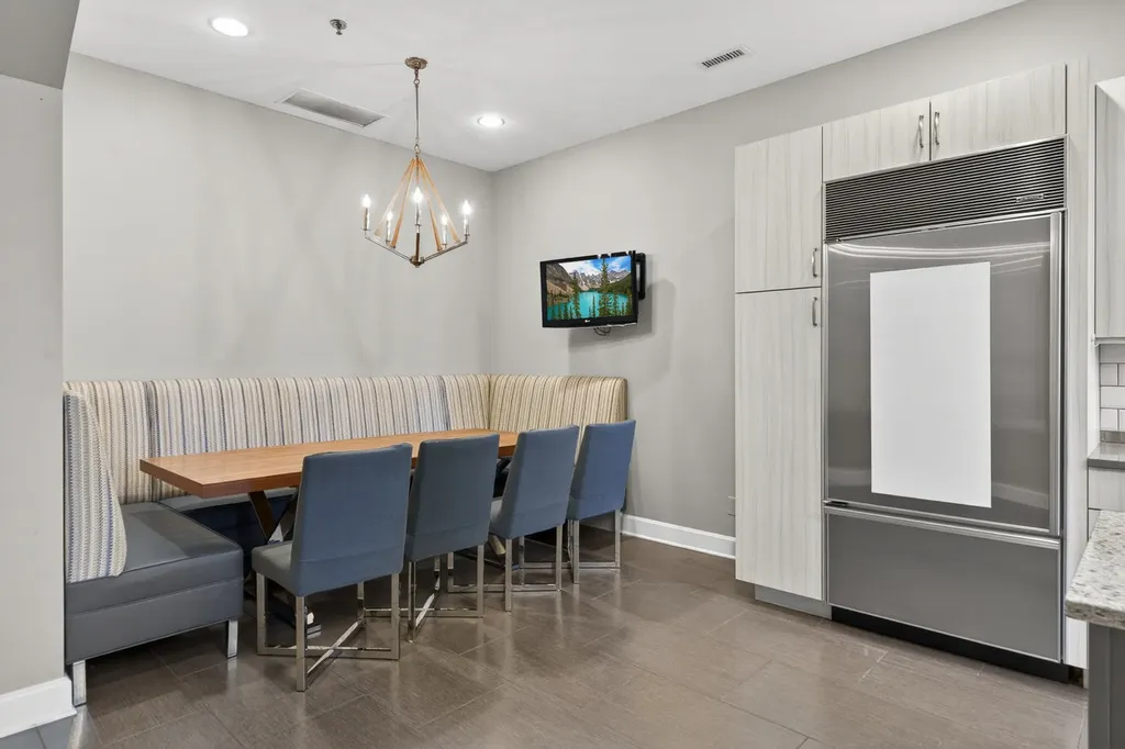 187 North Westshore Drive Chicago IL 60601