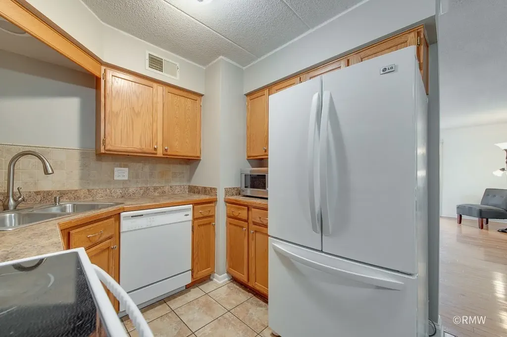 525 Timber Ridge Drive Carol Stream IL 60188