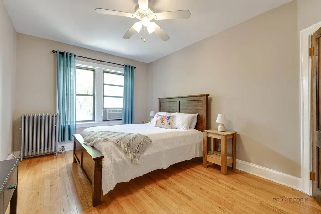 1949 West Argyle Street Chicago IL 60640
