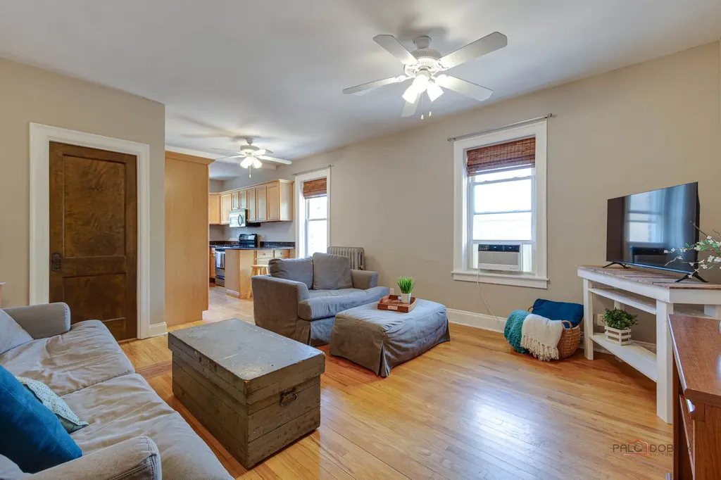 1949 West Argyle Street Chicago IL 60640