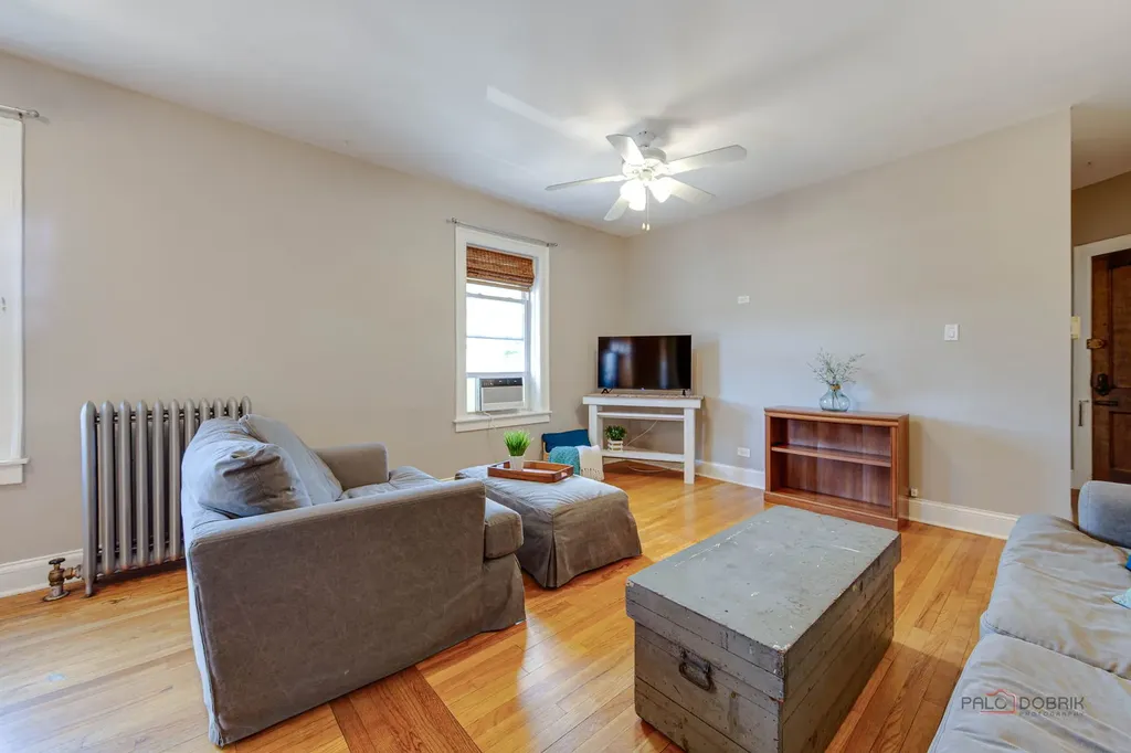 1949 West Argyle Street Chicago IL 60640