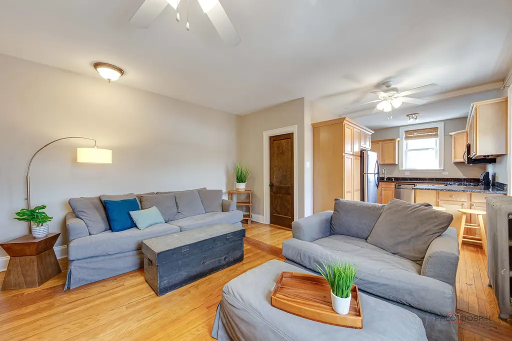 1949 West Argyle Street Chicago IL 60640