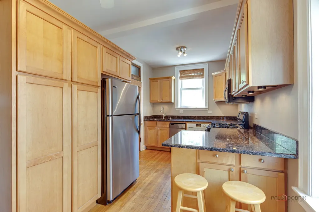 1949 West Argyle Street Chicago IL 60640