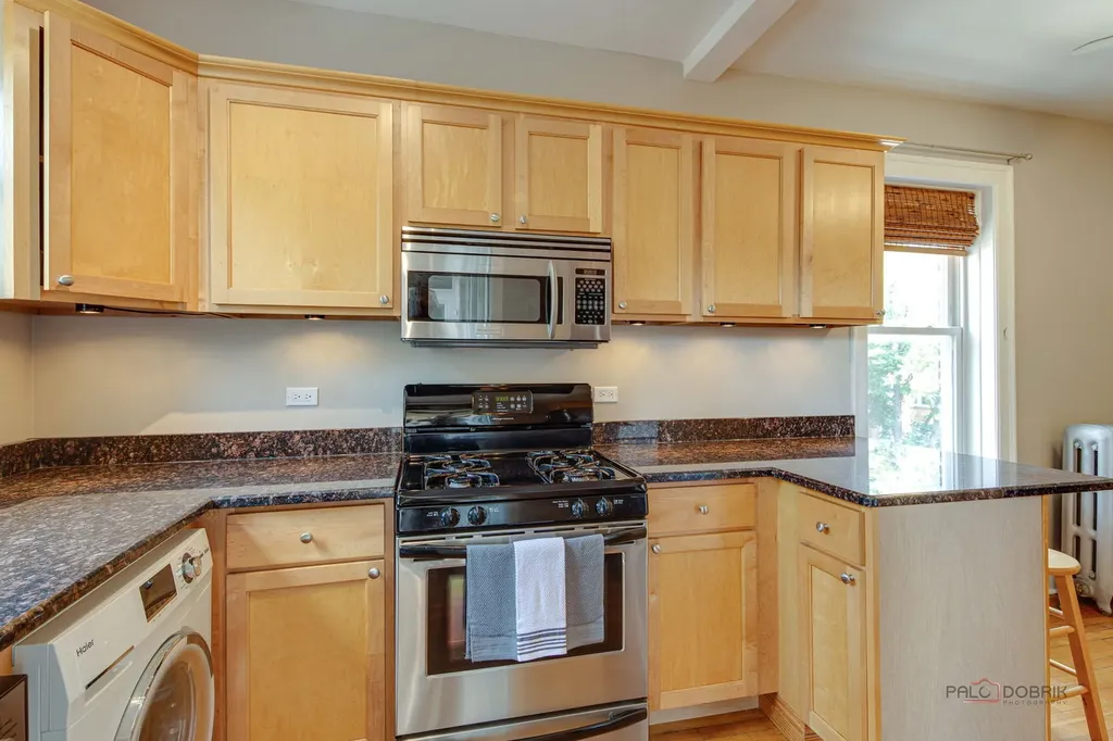 1949 West Argyle Street Chicago IL 60640