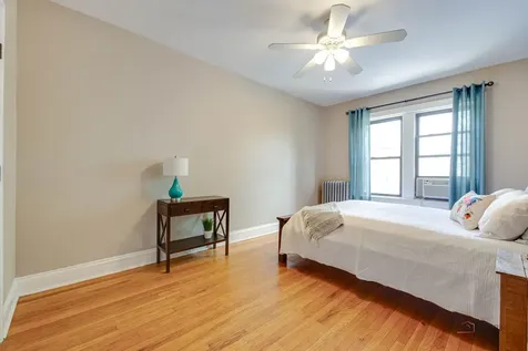1949 West Argyle Street Chicago IL 60640