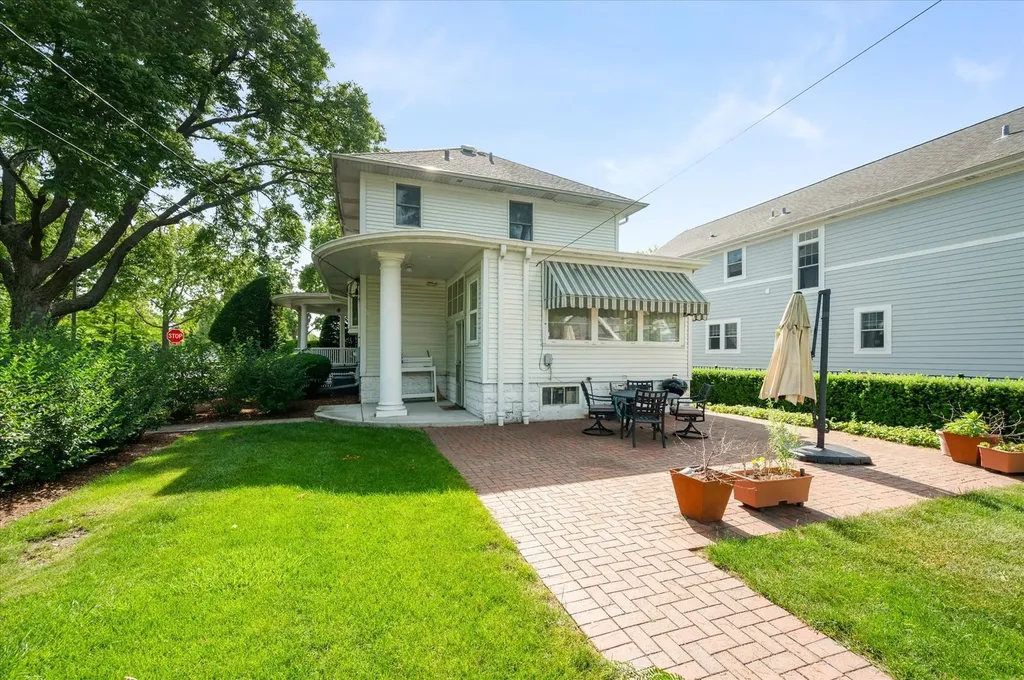 300 West Grantley Avenue Elmhurst IL 60126