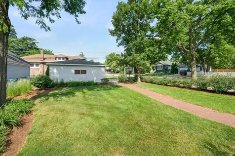 300 West Grantley Avenue Elmhurst IL 60126