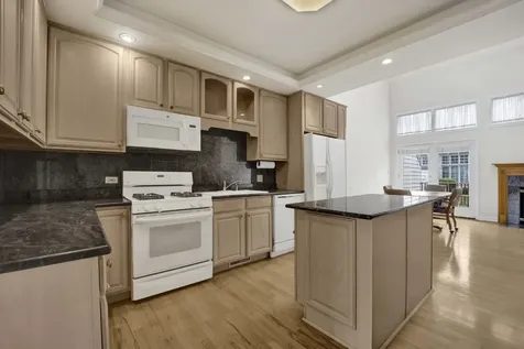 3063 Rosebrook Circle Westchester IL 60154