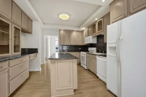 3063 Rosebrook Circle Westchester IL 60154