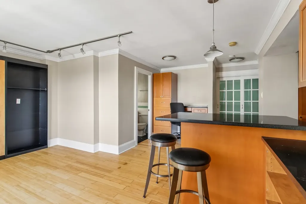 2909 North Sheridan Road Chicago IL 60657