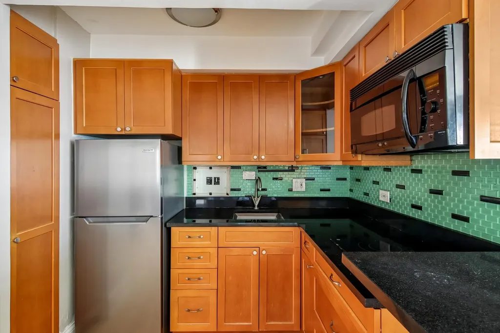 2909 North Sheridan Road Chicago IL 60657