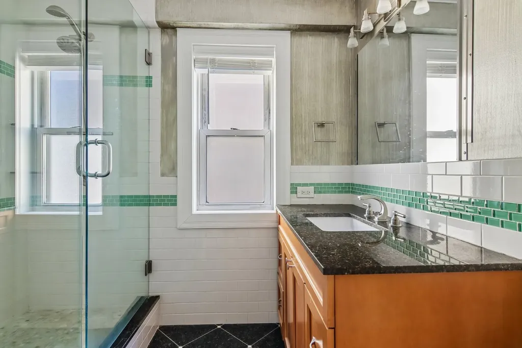 2909 North Sheridan Road Chicago IL 60657