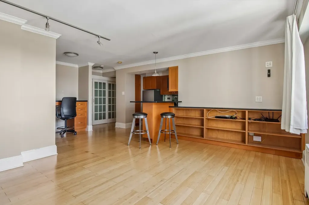 2909 North Sheridan Road Chicago IL 60657