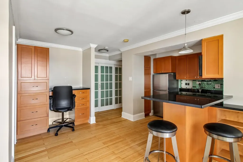 2909 North Sheridan Road Chicago IL 60657