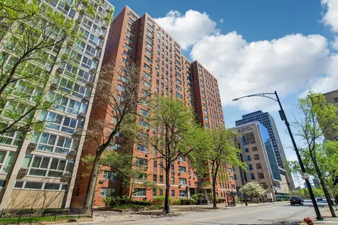 2909 North Sheridan Road Chicago IL 60657