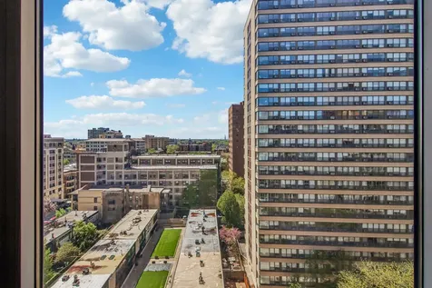 2909 North Sheridan Road Chicago IL 60657