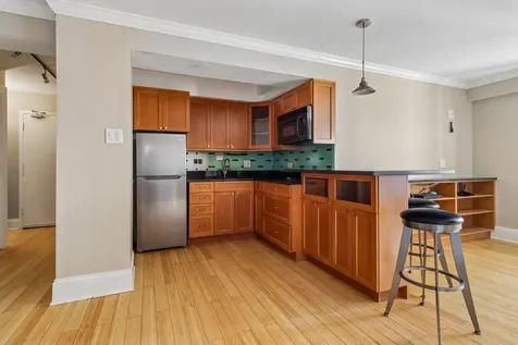 2909 North Sheridan Road Chicago IL 60657