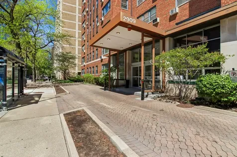 2909 North Sheridan Road Chicago IL 60657