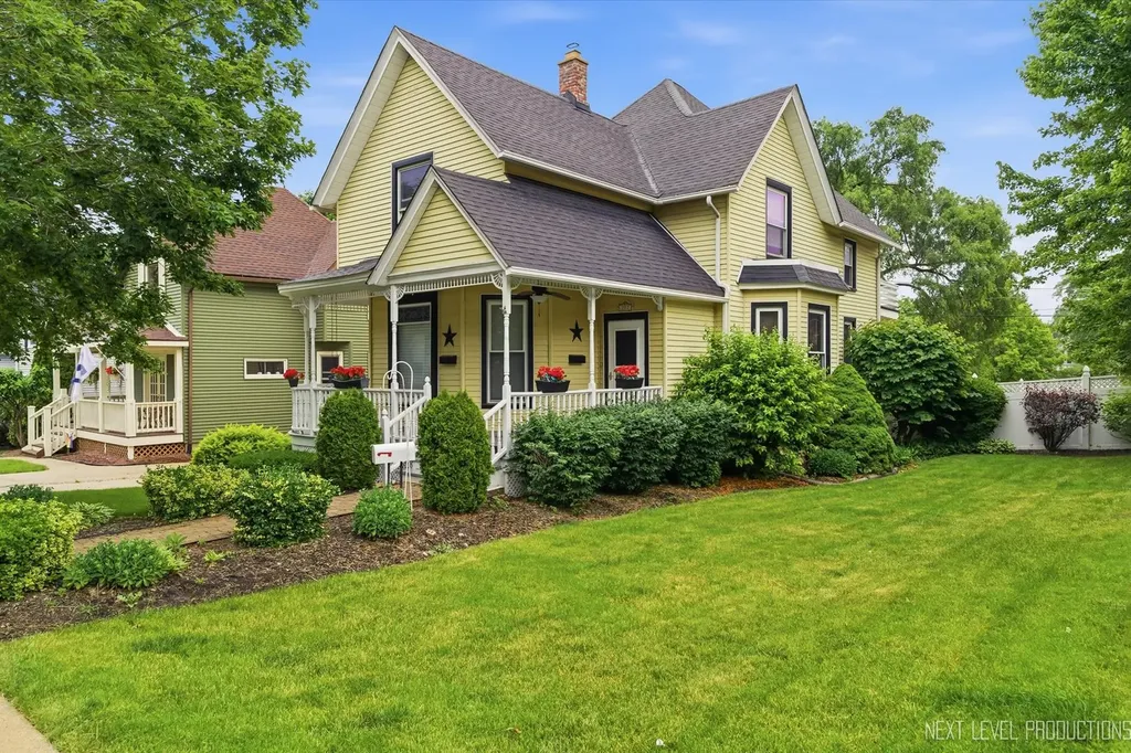 202 North 5th Street St. Charles IL 60174