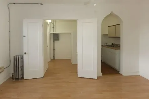 4735 North Beacon Street Chicago IL 60640