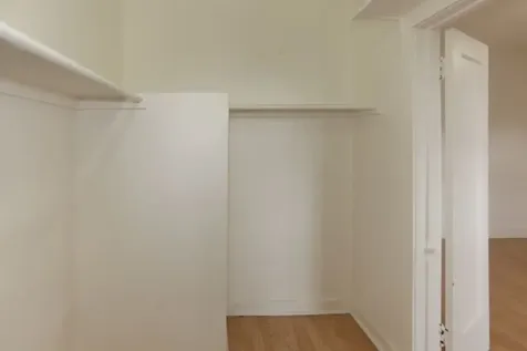 4735 North Beacon Street Chicago IL 60640