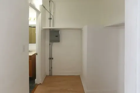 4735 North Beacon Street Chicago IL 60640