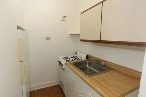 4735 North Beacon Street Chicago IL 60640