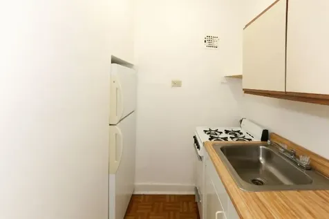 4735 North Beacon Street Chicago IL 60640