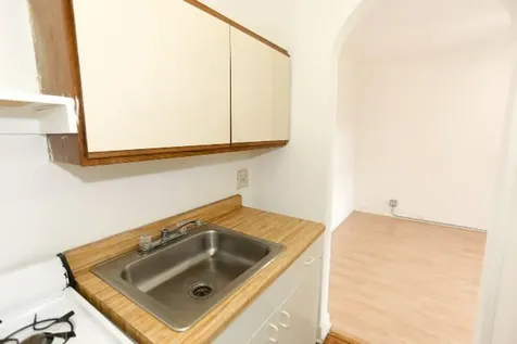 4735 North Beacon Street Chicago IL 60640
