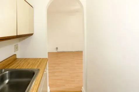 4735 North Beacon Street Chicago IL 60640