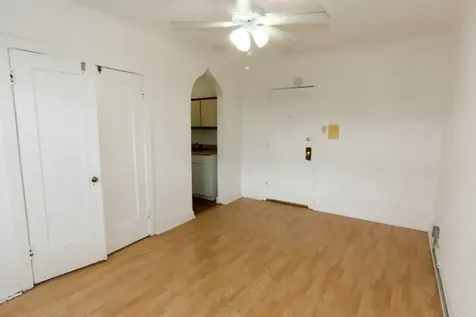 4735 North Beacon Street Chicago IL 60640