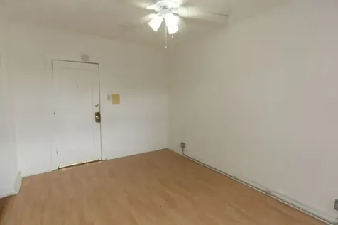4735 North Beacon Street Chicago IL 60640