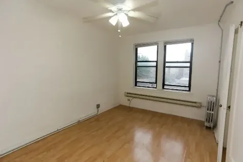 4735 North Beacon Street Chicago IL 60640