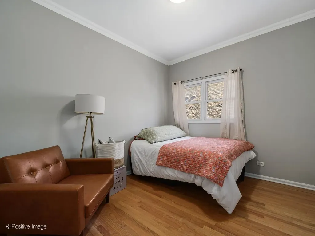 825 West Eastwood Avenue Chicago IL 60640