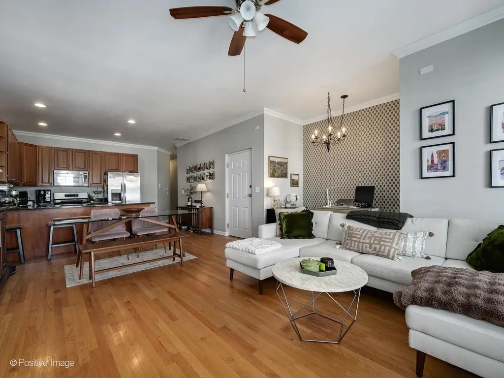 825 West Eastwood Avenue Chicago IL 60640