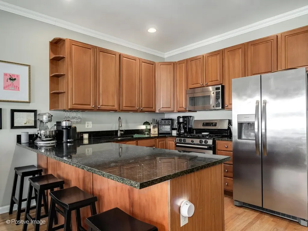 825 West Eastwood Avenue Chicago IL 60640