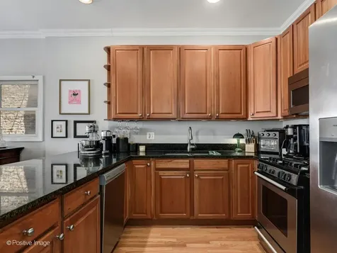 825 West Eastwood Avenue Chicago IL 60640