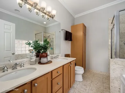 825 West Eastwood Avenue Chicago IL 60640