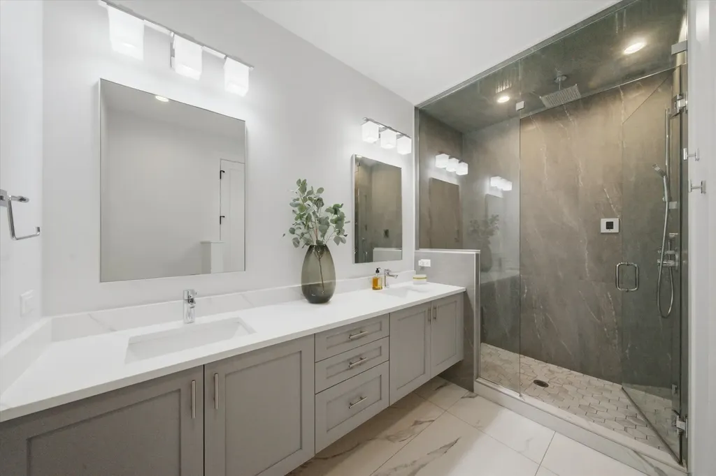 1450 North Bosworth Avenue Chicago IL 60622