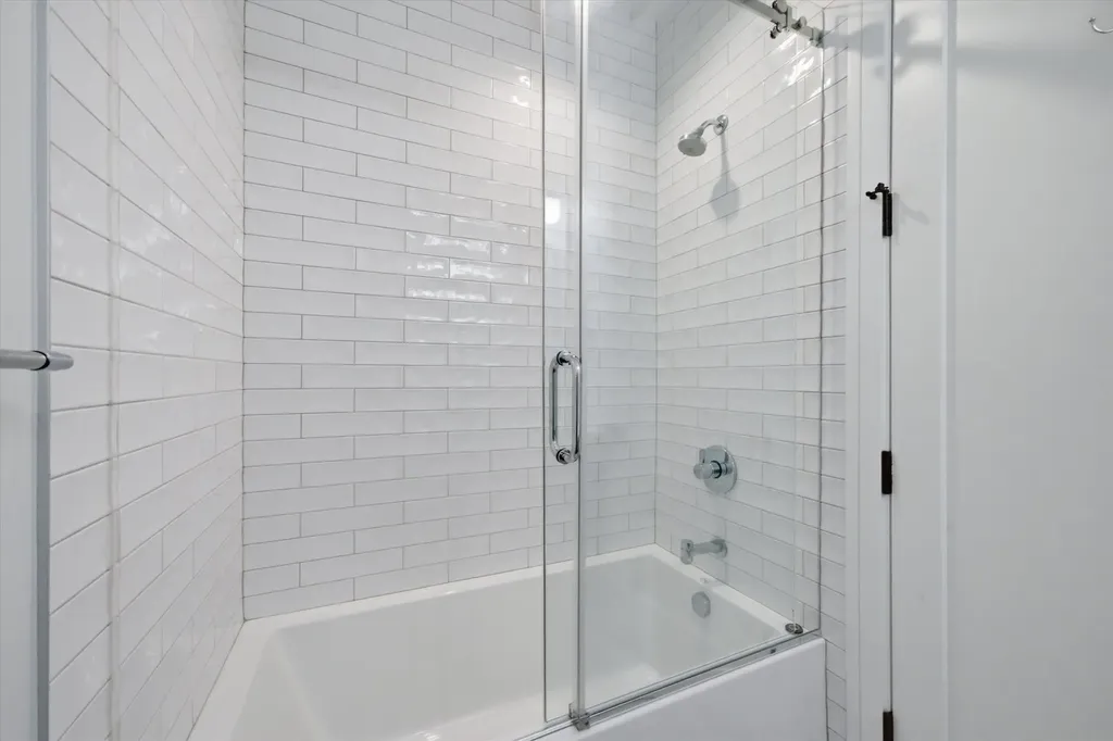 1450 North Bosworth Avenue Chicago IL 60622