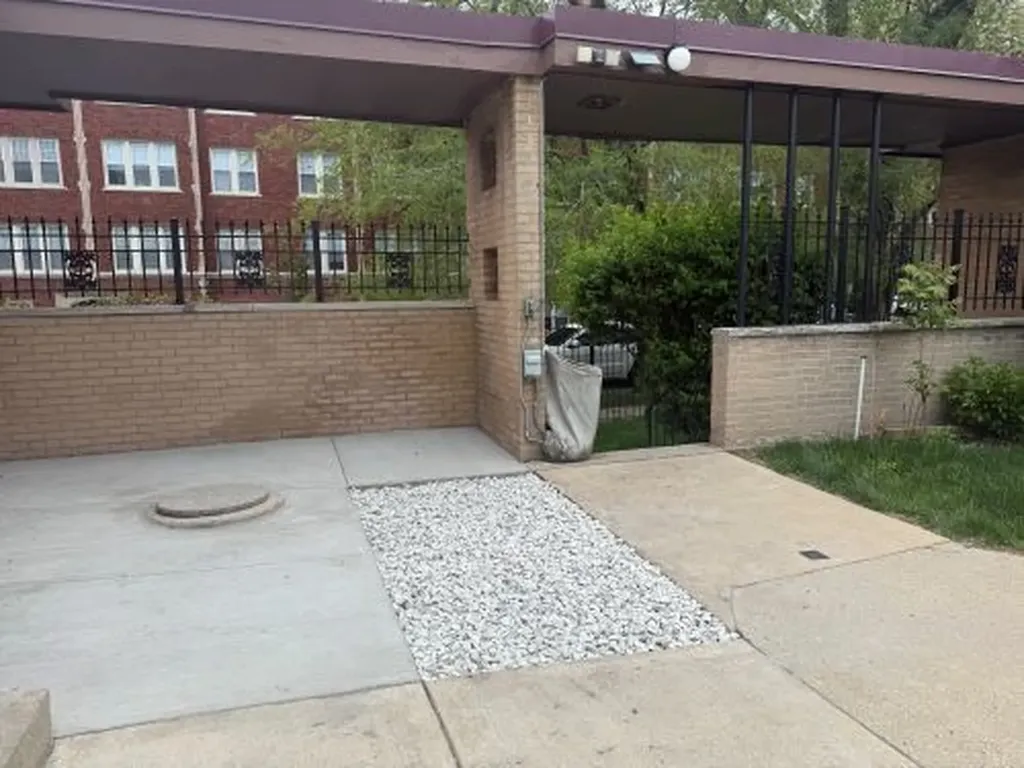 7323 North Damen Avenue Chicago IL 60645