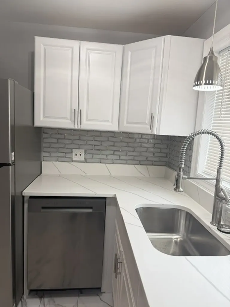 7323 North Damen Avenue Chicago IL 60645