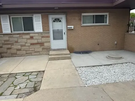 7323 North Damen Avenue Chicago IL 60645