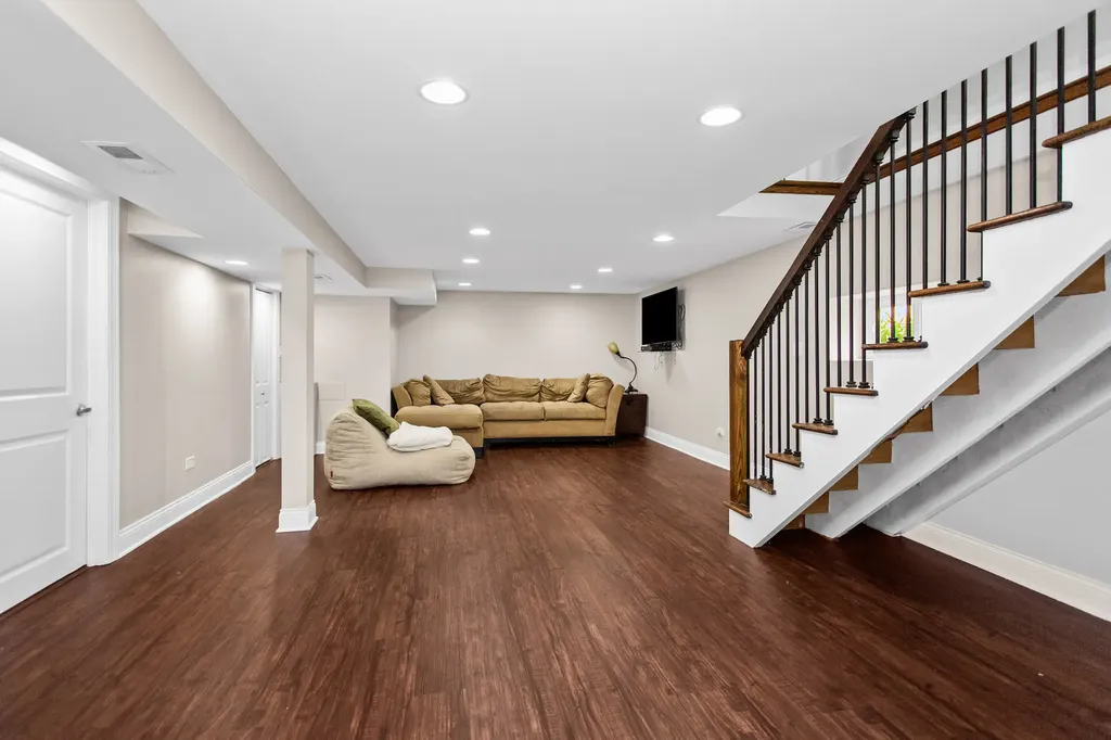 5654 West Cornelia Avenue Chicago IL 60634