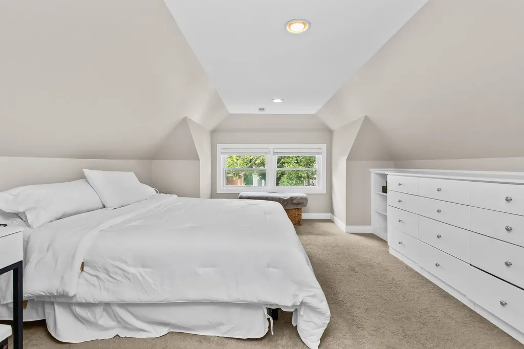 5654 West Cornelia Avenue Chicago IL 60634