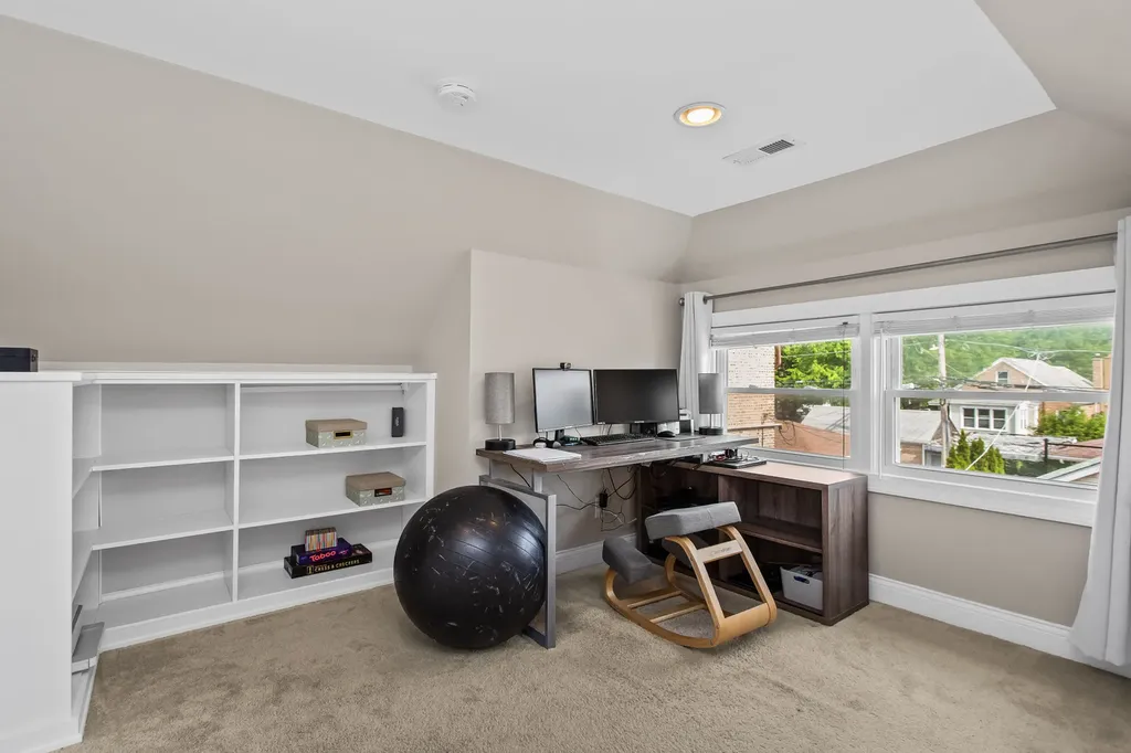 5654 West Cornelia Avenue Chicago IL 60634