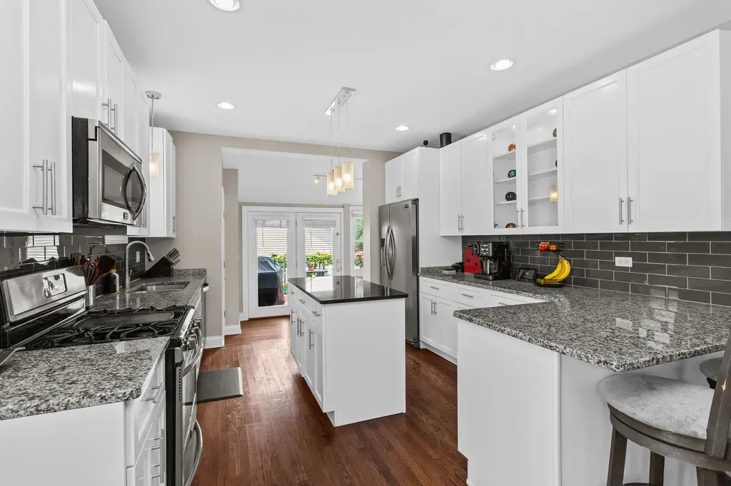 5654 West Cornelia Avenue Chicago IL 60634