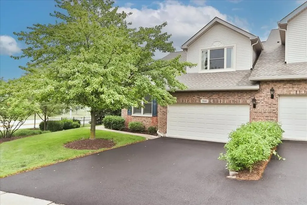768 Saint Johns Place Addison IL 60101